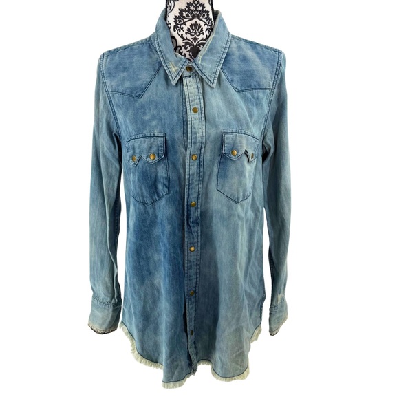 Free People Distressed Denim Shirt Boho Western Tomboy Snap Button Frayed Hem - Picture 2 of 13